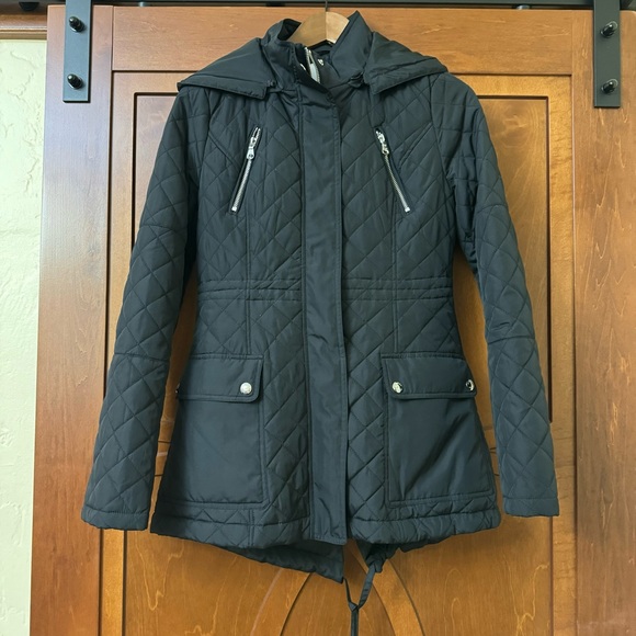 Guess Puffer Coat with detachable hood - Picture 3 of 5